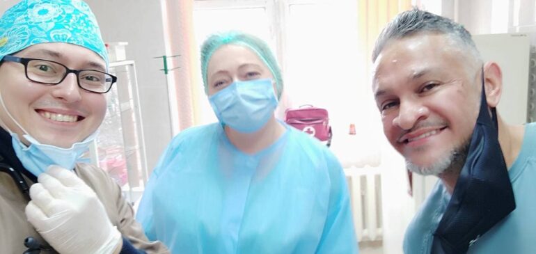 Працівники мобільної бригади Ірпінського центру ПМСД продовжують реалізацію вакцинаційної  кампанії  проти COVID-19 в Україні вакциною Ковішилд